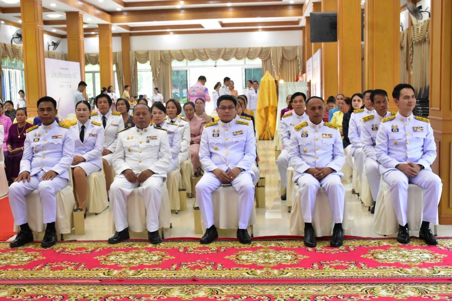 จังหวัดมหาสารคาม จัดพิธีมอบแบบลายผ้าพระราชทาน “ผ้าลายสิริราชพัสตราภรณ์”เพื่อนำไปเป็นต้นแบบและพัฒนาต่อยอดเพิ่มคุณค่าและมูลค่าผลิตภัณฑ์ผ้าไทยให้สามารถก้าวสู่ระดับสากล