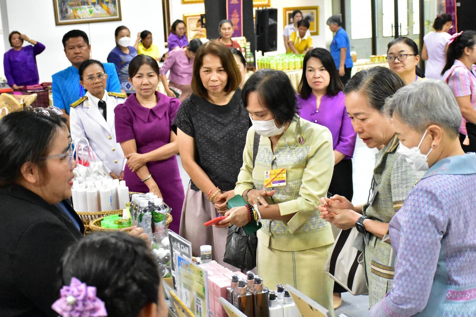 จังหวัดมหาสารคาม : หนุนสินค้า OTOP เข้าร้านภูฟ้า ต่อยอดการส่งเสริมเศรษฐกิจฐานราก สร้างรายได้สู่ชุมชน