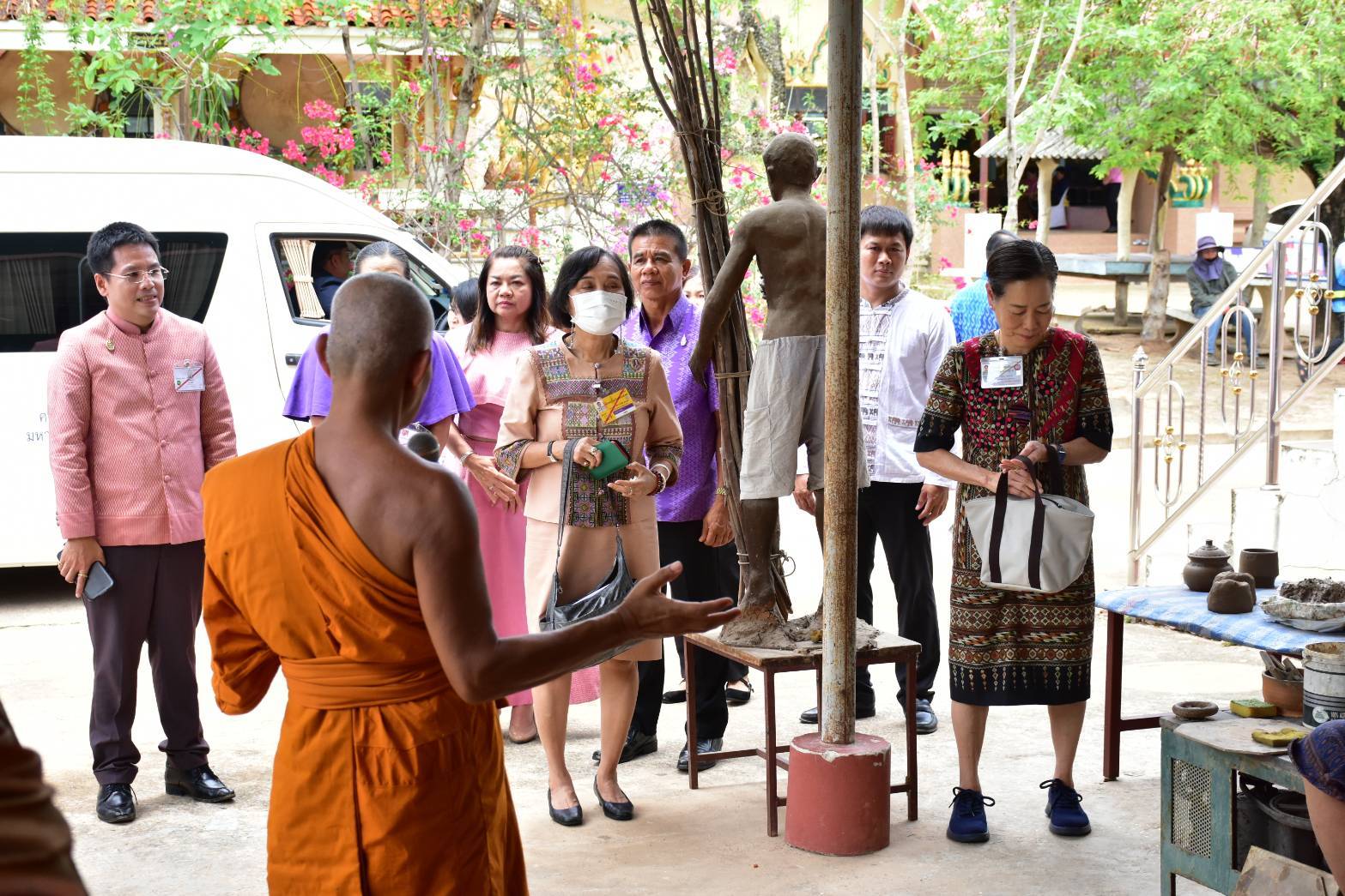 จังหวัดมหาสารคาม : หนุนสินค้า OTOP เข้าร้านภูฟ้า ส่งเสริมเศรษฐกิจฐานราก สร้างรายได้สู่ชุมชน
