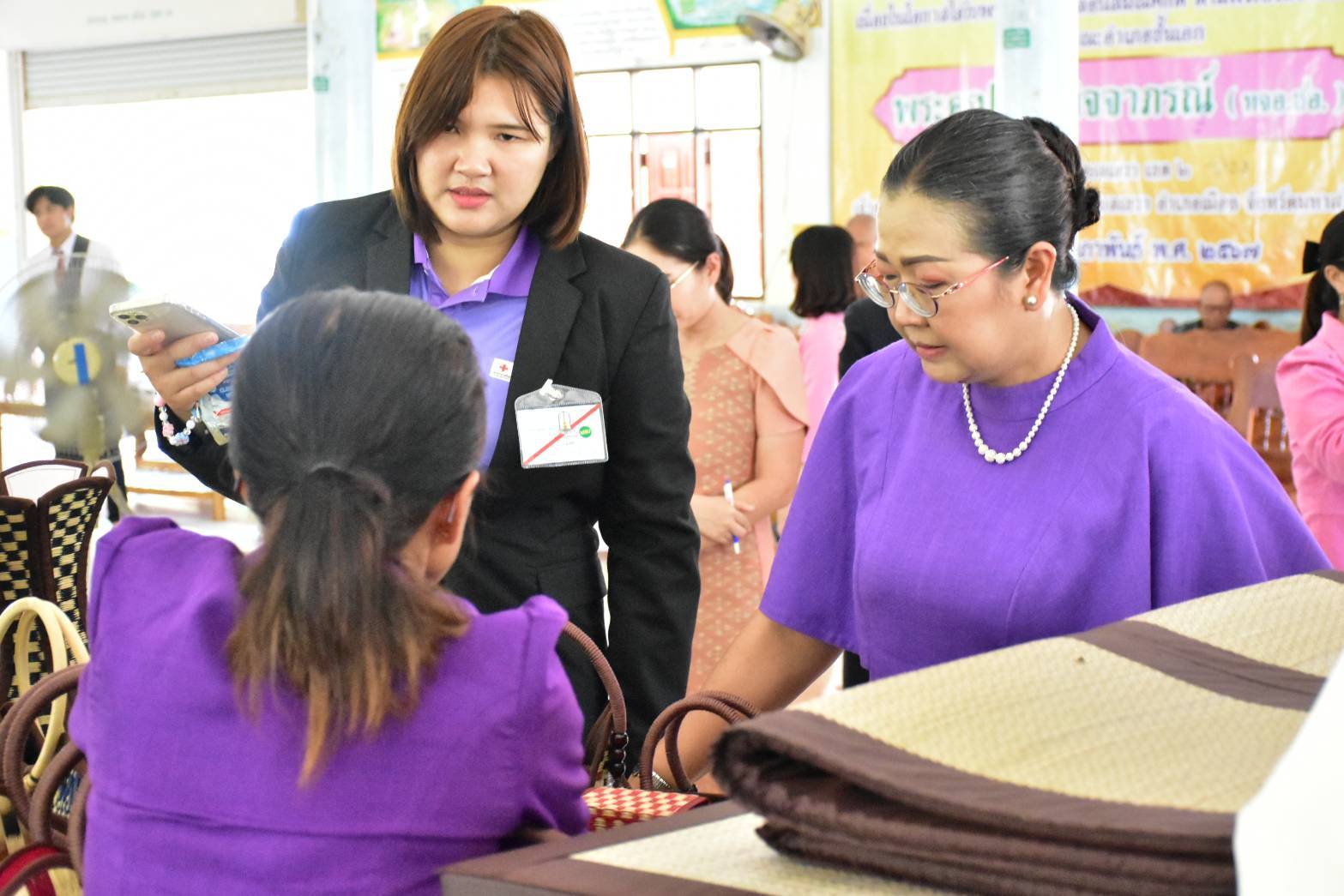 จังหวัดมหาสารคาม : หนุนสินค้า OTOP เข้าร้านภูฟ้า ส่งเสริมเศรษฐกิจฐานราก สร้างรายได้สู่ชุมชน