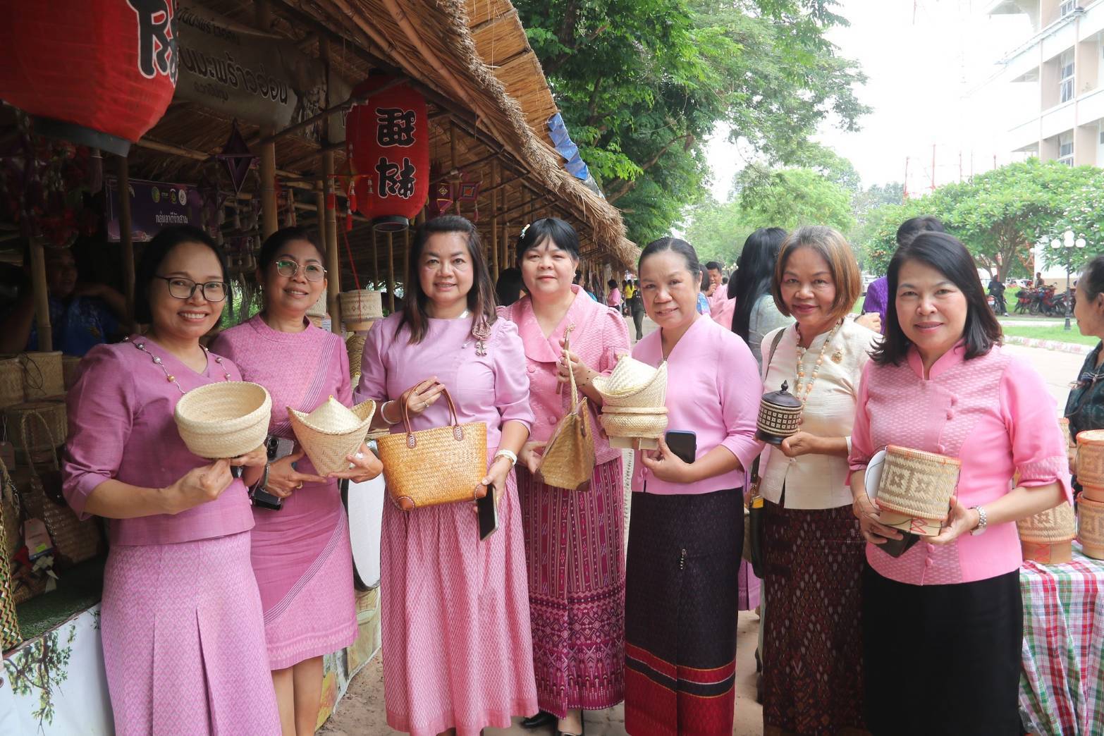 จังหวัดมหาสารคาม : เดินหน้าส่งเสริมผู้ประกอบการ OTOP ในพื้นที่ ด้วยกิจกรรมทดสอบตลาดภายใต้ โครงการส่งเสริมกระบวนการเครือข่ายองค์ความรู้ (Knowledge-Based OTOP : KBO)