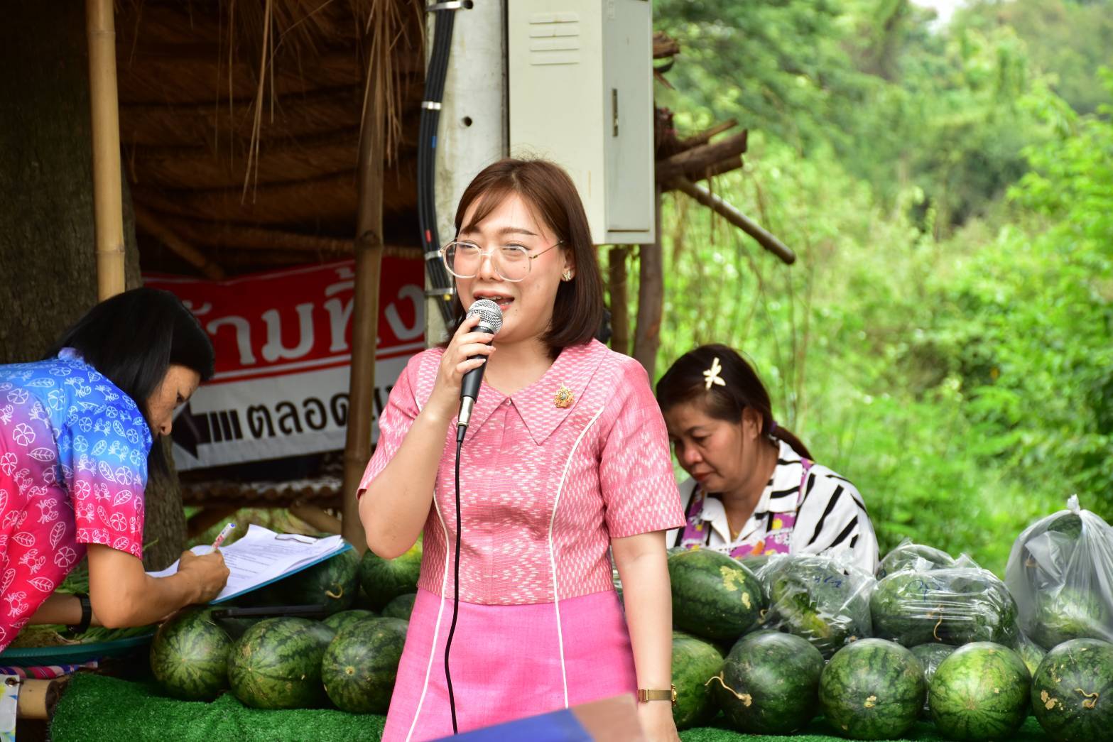 จังหวัดมหาสารคาม : เดินหน้าส่งเสริมผู้ประกอบการ OTOP ในพื้นที่ ด้วยกิจกรรมทดสอบตลาดภายใต้ โครงการส่งเสริมกระบวนการเครือข่ายองค์ความรู้ (Knowledge-Based OTOP : KBO)