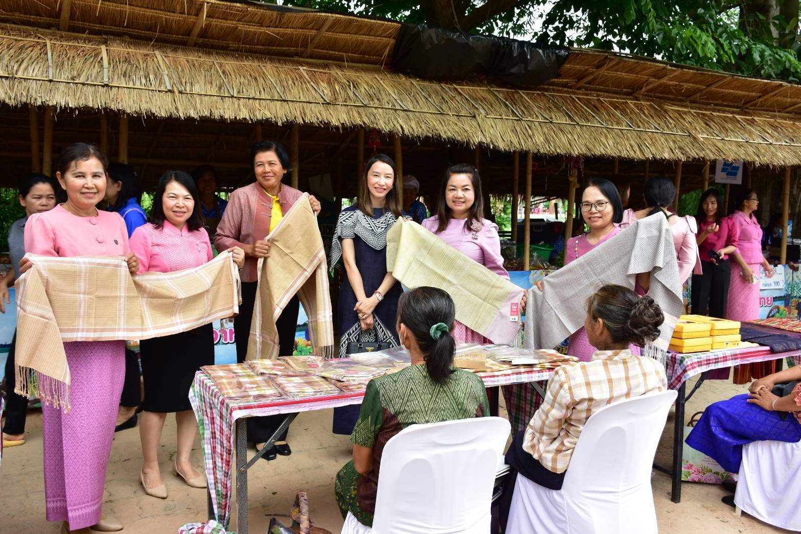 จังหวัดมหาสารคาม : เดินหน้าส่งเสริมผู้ประกอบการ OTOP ในพื้นที่ ด้วยกิจกรรมทดสอบตลาดภายใต้ โครงการส่งเสริมกระบวนการเครือข่ายองค์ความรู้ (Knowledge-Based OTOP : KBO)