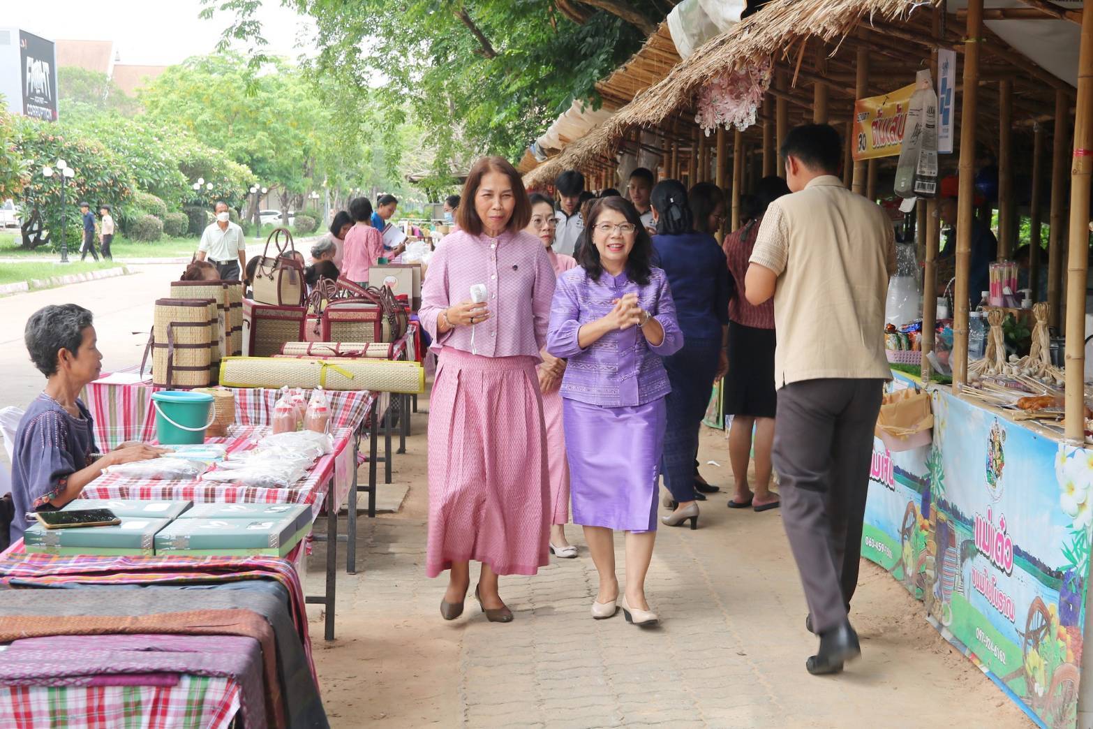 จังหวัดมหาสารคาม : เดินหน้าส่งเสริมผู้ประกอบการ OTOP ในพื้นที่ ด้วยกิจกรรมทดสอบตลาดภายใต้ โครงการส่งเสริมกระบวนการเครือข่ายองค์ความรู้ (Knowledge-Based OTOP : KBO)