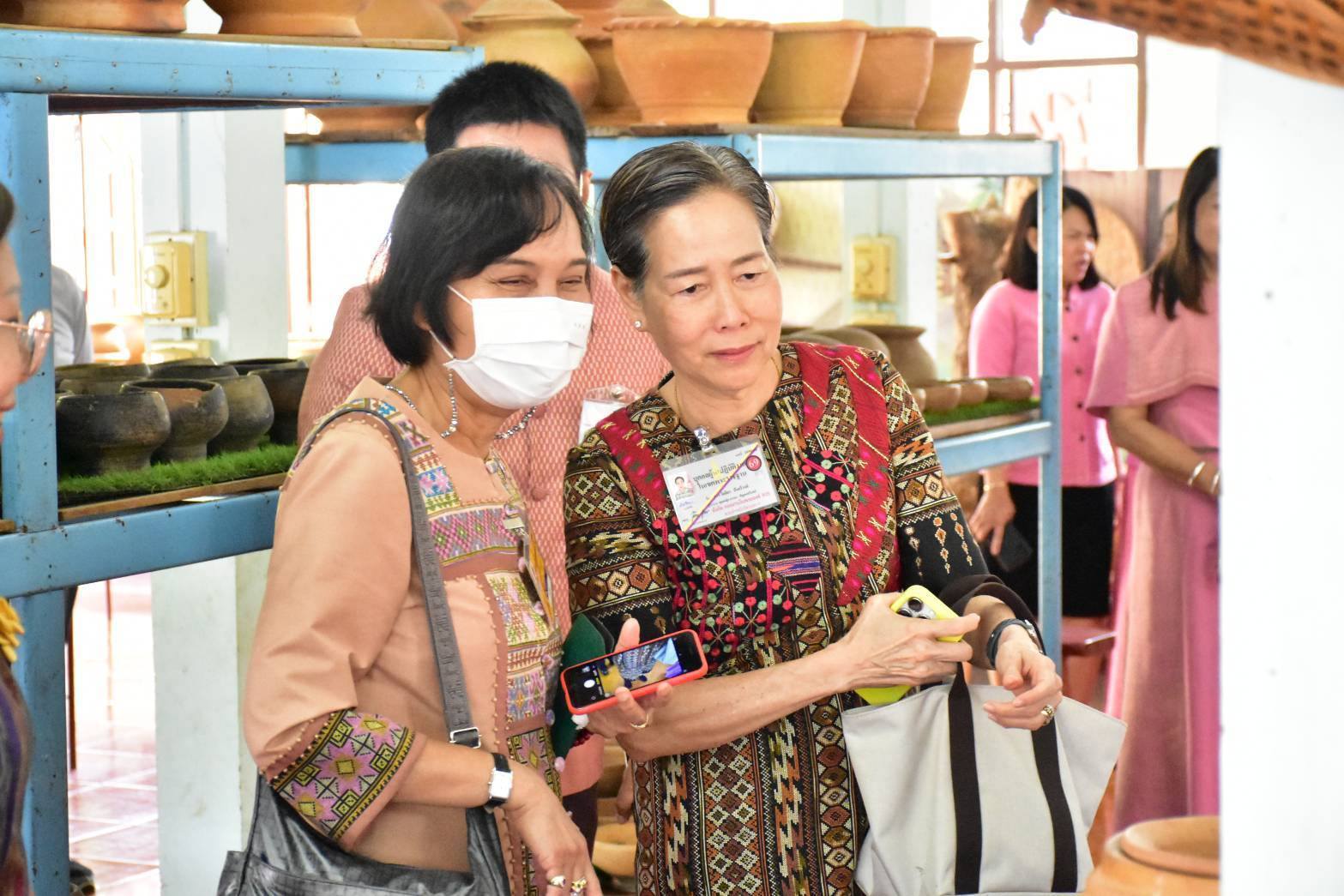 จังหวัดมหาสารคาม : หนุนสินค้า OTOP เข้าร้านภูฟ้า ทะลุ 2แสนบาท ต่อยอดการส่งเสริมเศรษฐกิจฐานราก สร้างรายได้สู่ชุมชน