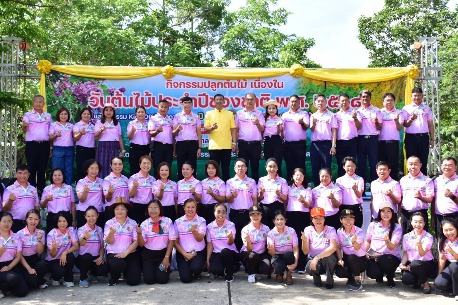 พช.มหาสารคาม : ร่วมกิจกรรมวันต้นไม้ประจำปีของชาติ พ.ศ. 2568 และกิจกรรม Kick Off โครงการ 160 ปี ชาวมหาสารคามร่วมใจปลูกต้นไม้ 160,000 ต้น เพื่อเฉลิมฉลองในวาระจังหวัดมหาสารคามก่อตั้งครบรอบ 160 ปี