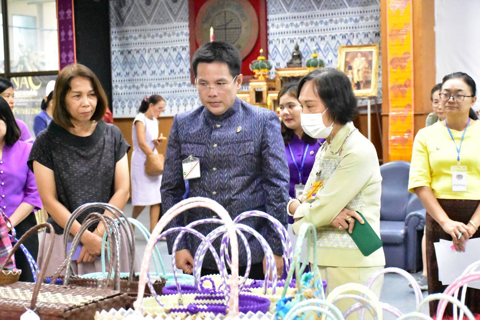จังหวัดมหาสารคาม : หนุนสินค้า OTOP เข้าร้านภูฟ้า ต่อยอดการส่งเสริมเศรษฐกิจฐานราก สร้างรายได้สู่ชุมชน