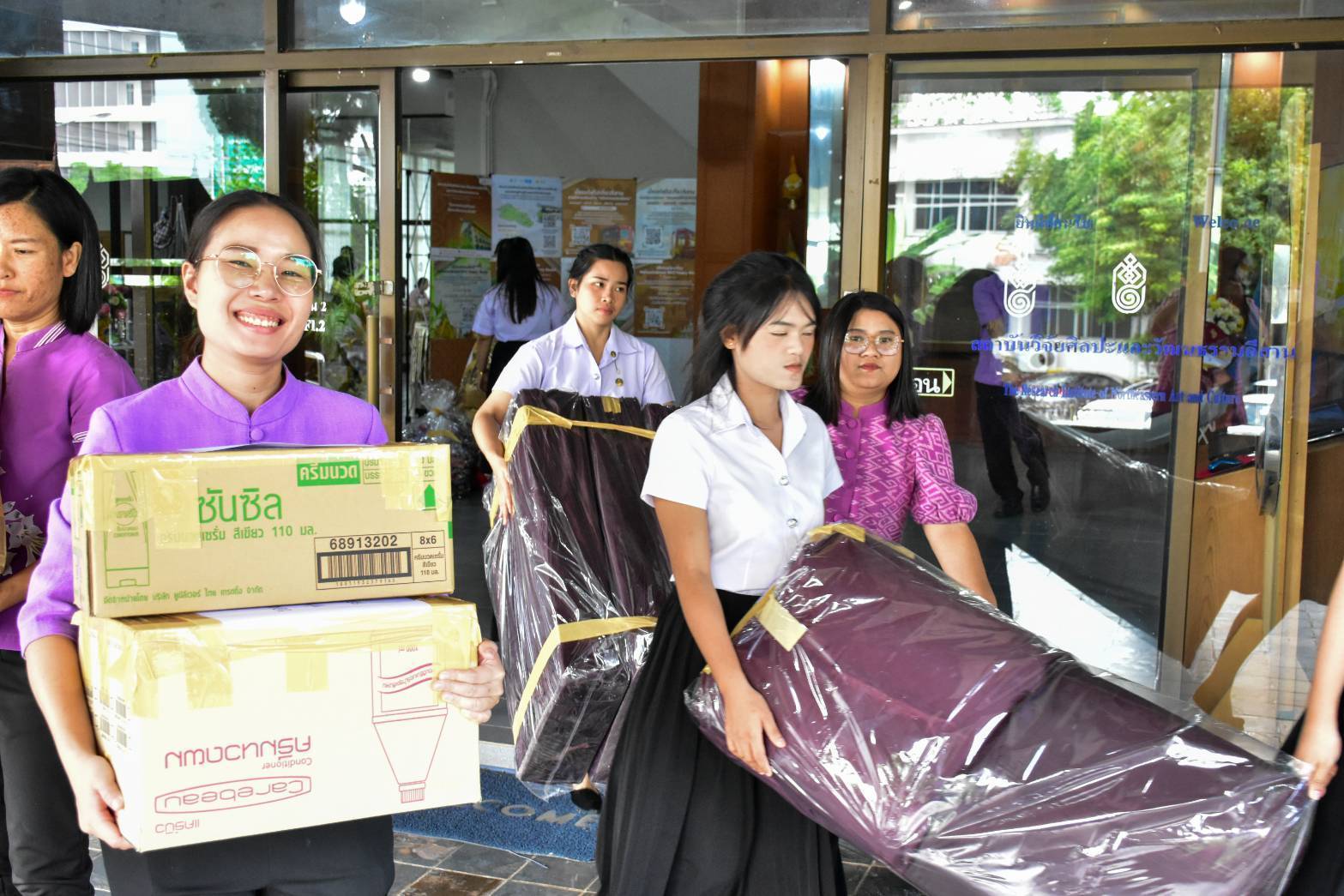 จังหวัดมหาสารคาม : หนุนสินค้า OTOP เข้าร้านภูฟ้า ต่อยอดการส่งเสริมเศรษฐกิจฐานราก สร้างรายได้สู่ชุมชน
