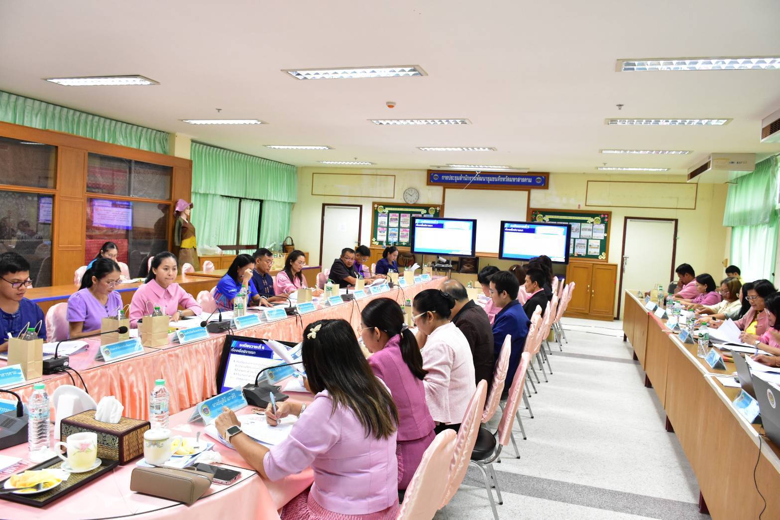 จังหวัดมหาสารคาม : ประชุมคณะทำงานบริหารการจัดเก็บข้อมูลความจำเป็นพื้นฐาน (จปฐ.) และข้อมูลพื้นฐานระดับหมู่บ้าน (กชช.2ค) ปี 2568 จังหวัดมหาสารคาม เพื่อรับรองคุณภาพข้อมูล จปฐ. ประจำปีงบประมาณ พ.ศ.2568 เพื่อยกระดับคุณภาพชีวิตของประชาชน
