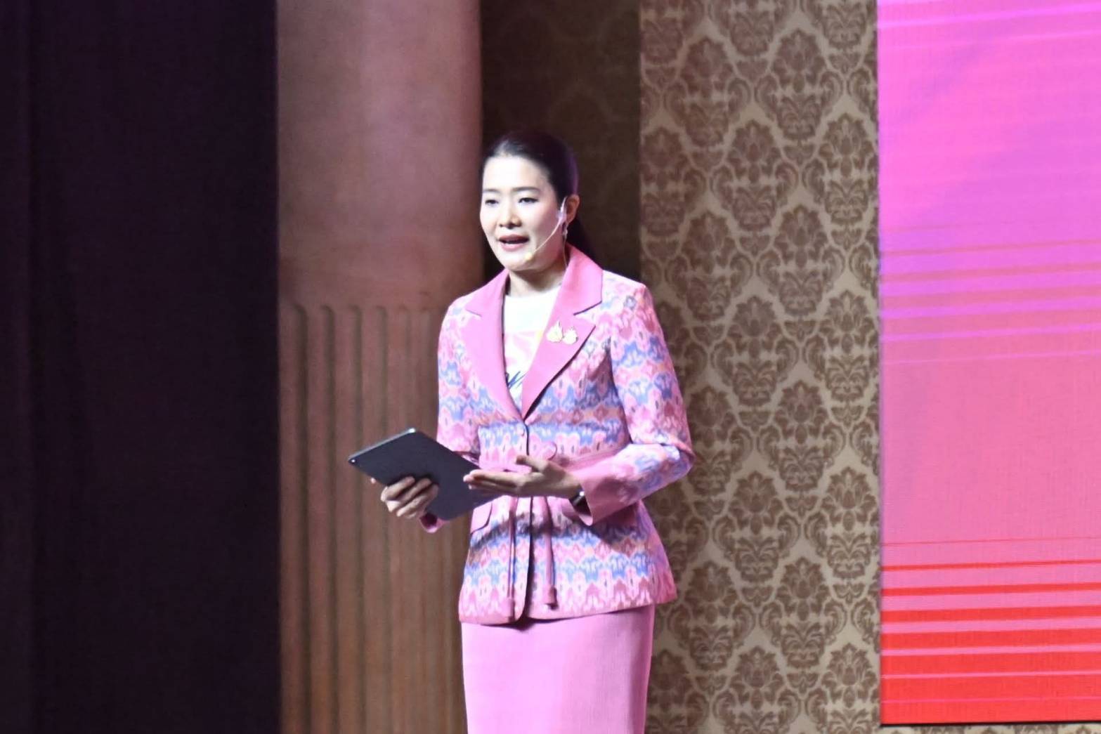 พช.มหาสารคาม : ร่วมพิธีเปิดโครงการ “พลังสตรีเพื่อการพัฒนา เสริมสร้างโอกาส สร้างอนาคต”