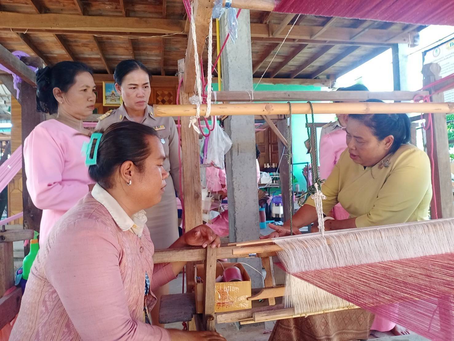พช.มหาสารคาม : รับการตรวจราชการ ผู้ตรวจราชการกรมการพัฒนาชุมชน (นางอรุณรัตน์ ชิงชนะ) ลงพื้นที่ อำเภอวาปีปทุม จังหวัดมหาสารคาม ติดตามผลการปฏิบัติราชการตามนโยบายของรัฐบาล ภารกิจกระทรวงมหาดไทย และกรมการพัฒนาชุมชน ประจำเดือนมิถุนายน 2568