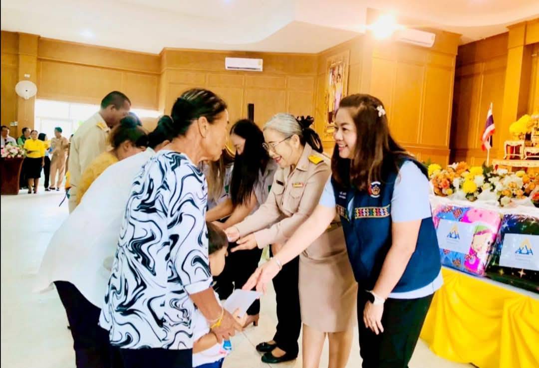 พช.มหาสารคาม : ร่วมกิจกรรมโครงการปกป้องและเชิดชูสถาบันพระมหากษัตริย์ และหน่วยบำบัดทุกข์ บำรุงสุข สร้างรอยยิ้มให้ประชาชน (จังหวัดเคลื่อนที่) อำเภอโกสุมพิสัย
