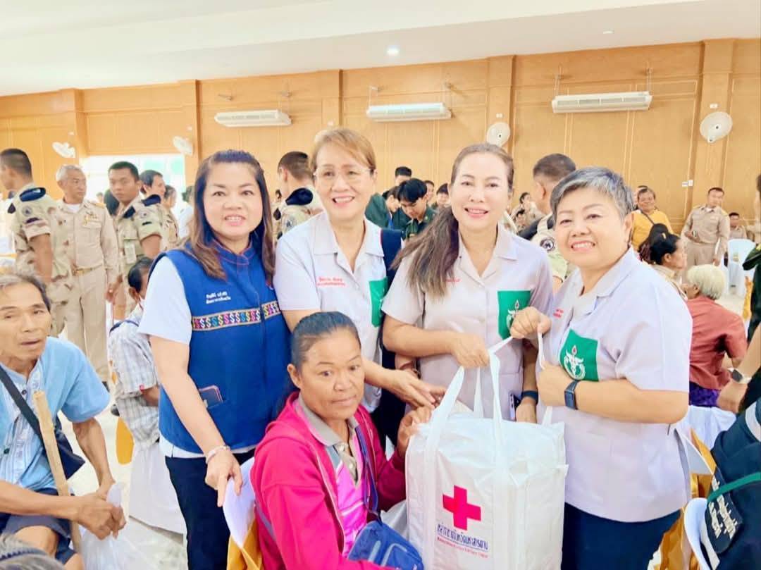 พช.มหาสารคาม : ร่วมกิจกรรมโครงการปกป้องและเชิดชูสถาบันพระมหากษัตริย์ และหน่วยบำบัดทุกข์ บำรุงสุข สร้างรอยยิ้มให้ประชาชน (จังหวัดเคลื่อนที่) อำเภอโกสุมพิสัย