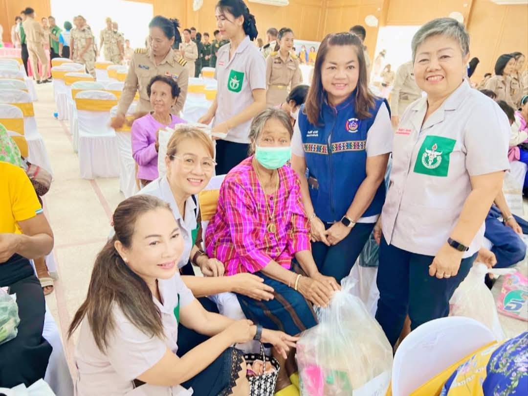 พช.มหาสารคาม : ร่วมกิจกรรมโครงการปกป้องและเชิดชูสถาบันพระมหากษัตริย์ และหน่วยบำบัดทุกข์ บำรุงสุข สร้างรอยยิ้มให้ประชาชน (จังหวัดเคลื่อนที่) อำเภอโกสุมพิสัย