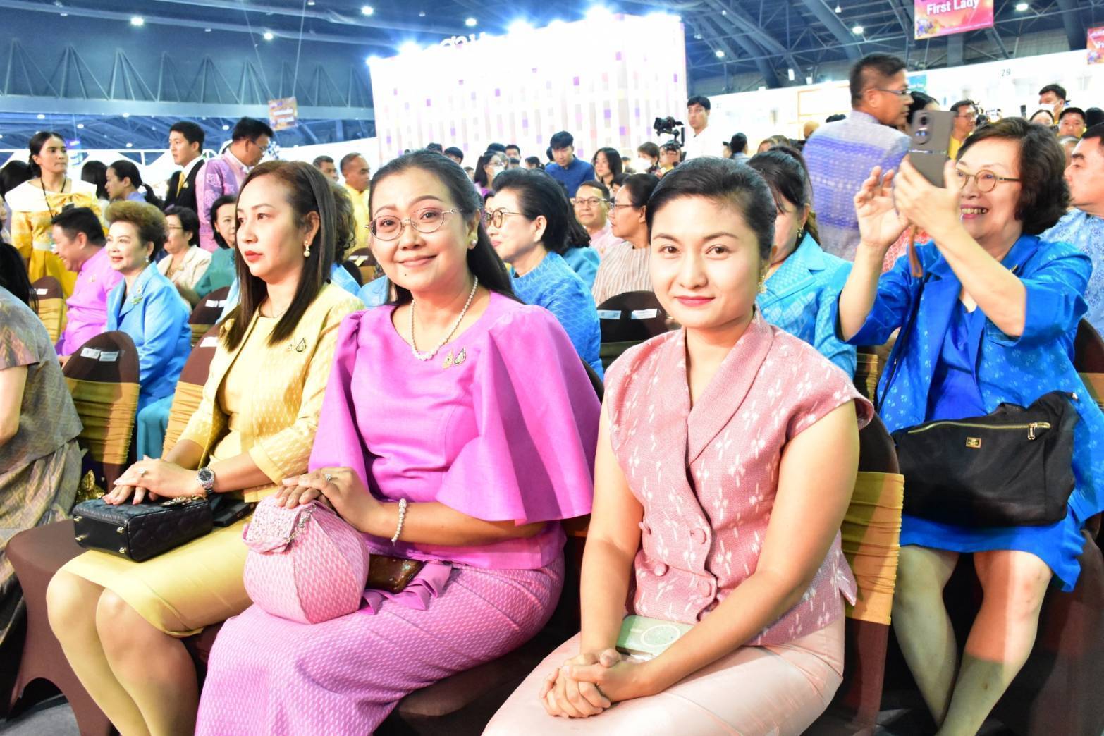 จังหวัดมหาสารคาม : นายกรัฐมนตรี เปิดงาน OTOP MIDYEAR 2025 ชู OTOP และ Soft Power ให้ชีวิตความเป็นอยู่ของประชาชนดีขึ้น