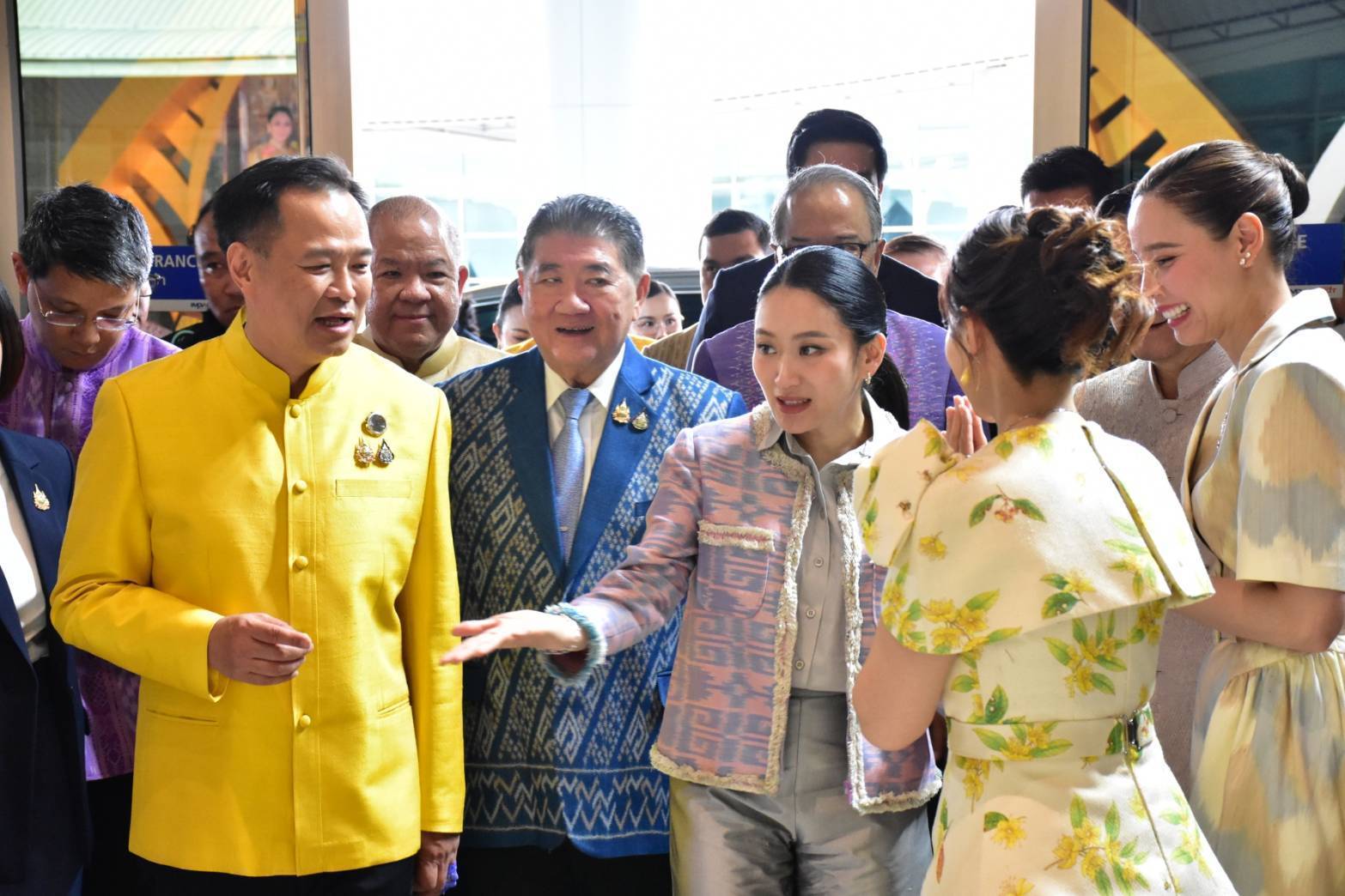 จังหวัดมหาสารคาม : นายกรัฐมนตรี เปิดงาน OTOP MIDYEAR 2025 ชู OTOP และ Soft Power ให้ชีวิตความเป็นอยู่ของประชาชนดีขึ้น