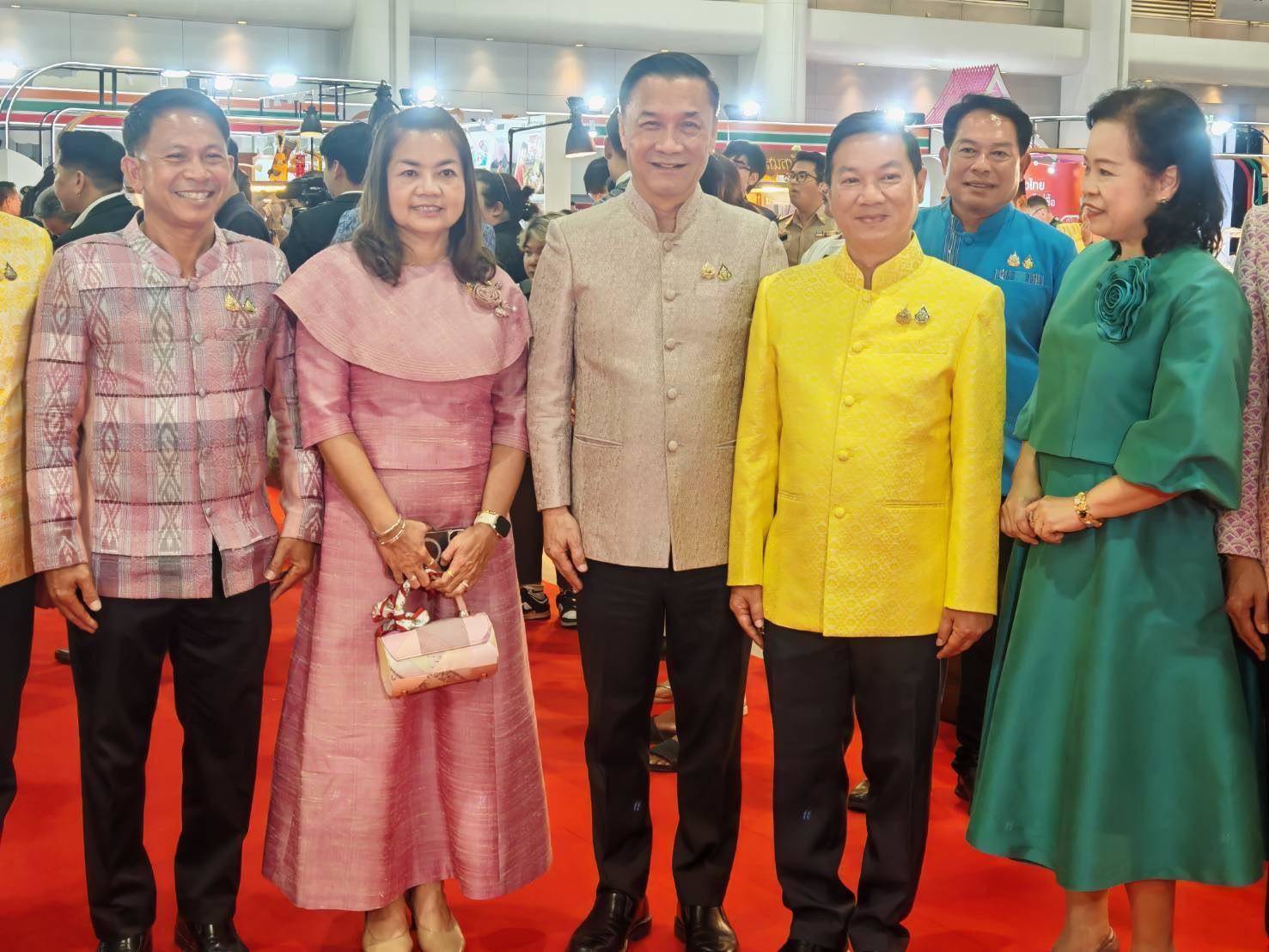 จังหวัดมหาสารคาม : นายกรัฐมนตรี เปิดงาน OTOP MIDYEAR 2025 ชู OTOP และ Soft Power ให้ชีวิตความเป็นอยู่ของประชาชนดีขึ้น