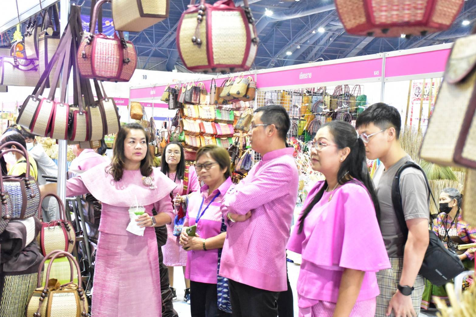 จังหวัดมหาสารคาม : นายกรัฐมนตรี เปิดงาน OTOP MIDYEAR 2025 ชู OTOP และ Soft Power ให้ชีวิตความเป็นอยู่ของประชาชนดีขึ้น