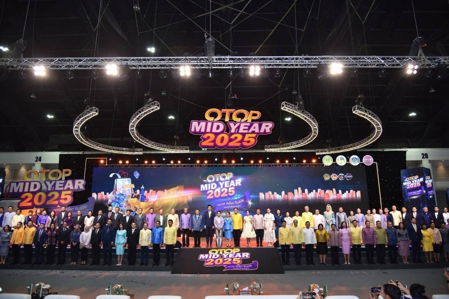 จังหวัดมหาสารคาม : นายกรัฐมนตรี เปิดงาน OTOP MIDYEAR 2025 ชู OTOP และ Soft Power ให้ชีวิตความเป็นอยู่ของประชาชนดีขึ้น
