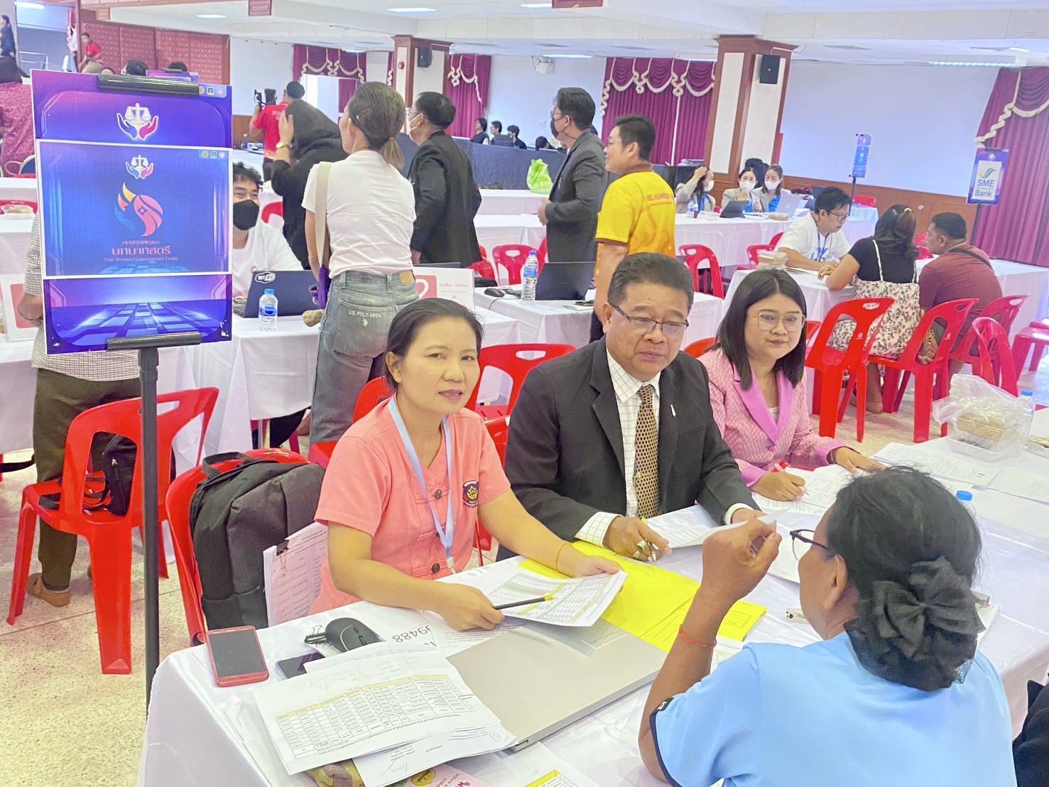พช.มหาสารคาม : ร่วม “มหกรรมแก้หนี้ สร้างวิถีแห่งความเป็นธรรม ปีที่ 2” เปิดโอกาสให้เจ้าหนี้กับลูกหนี้ได้เจรจาไกล่เกลี่ยและหาทางออกร่วมกัน