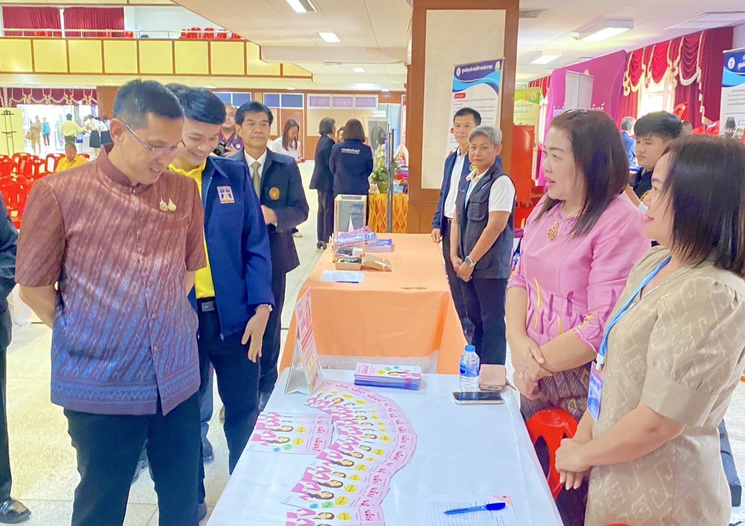พช.มหาสารคาม : ร่วม “มหกรรมแก้หนี้ สร้างวิถีแห่งความเป็นธรรม ปีที่ 2” เปิดโอกาสให้เจ้าหนี้กับลูกหนี้ได้เจรจาไกล่เกลี่ยและหาทางออกร่วมกัน
