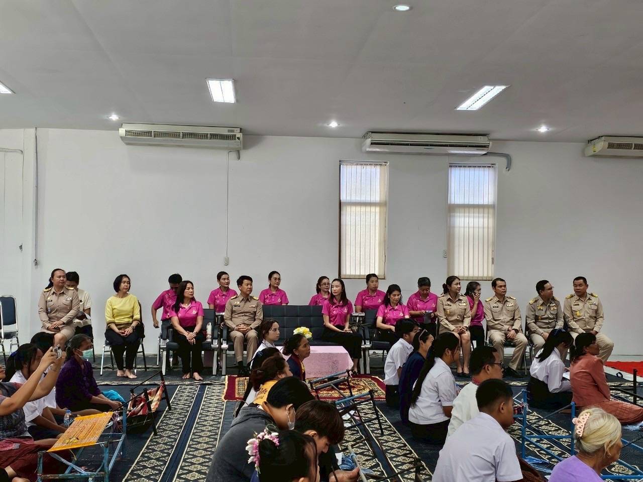 พช.มหาสารคาม : ฝึกอบรมมัดหมี่ผ้าลายพระราชทาน “ผ้าลายสิริราชพัสตราภรณ์”