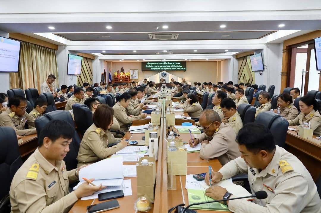 พช.มหาสารคาม : ร่วมประชุมกรมการจังหวัด ติดตามการดำเนินงานตามนโยบายสำคัญของรัฐบาลและจังหวัด ประจำเดือนพฤษภาคม 2568