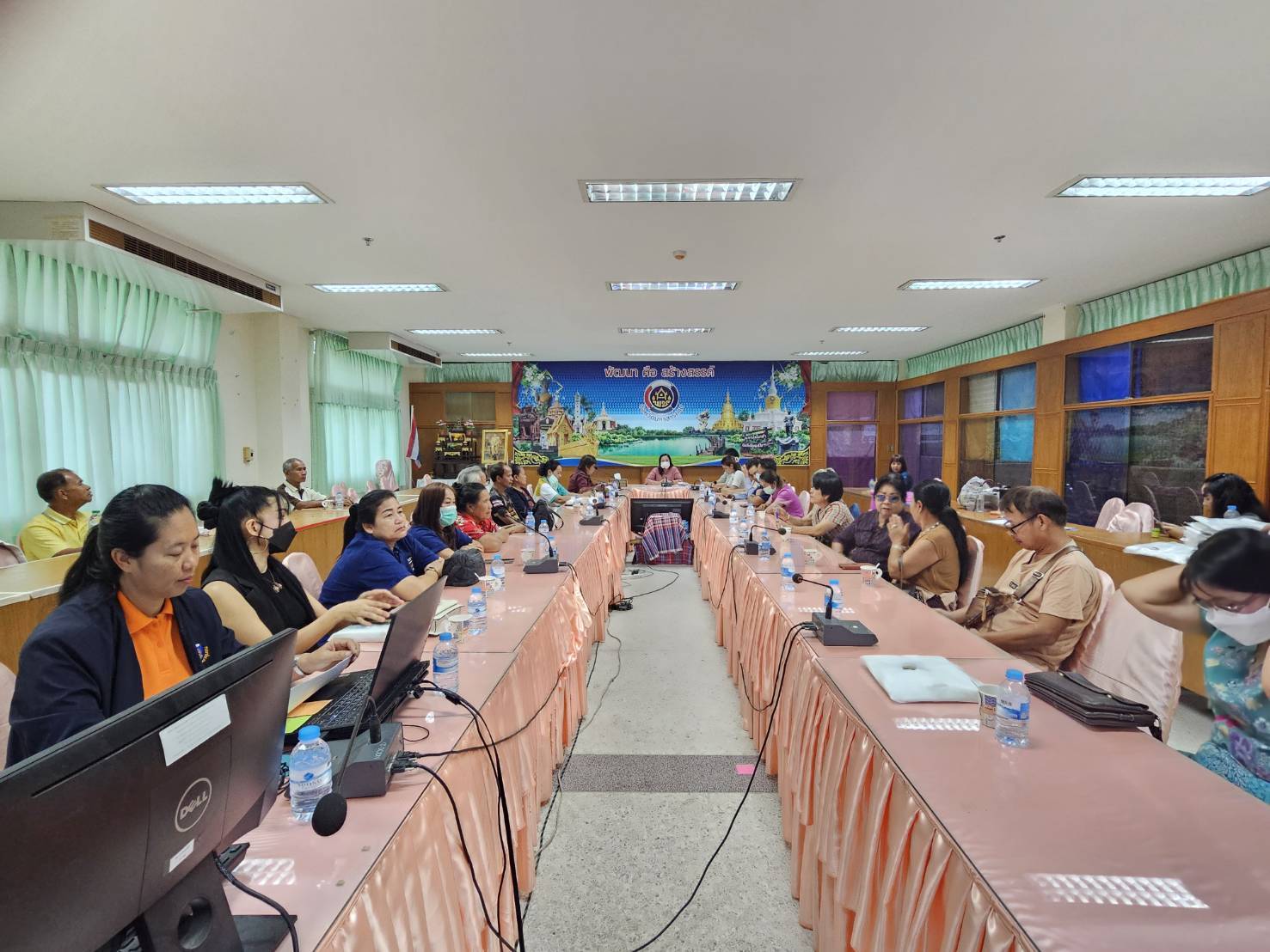 พช.มหาสารคาม : ประชุมเตรียมความพร้อม สร้างความเข้าใจกลุ่มผู้ผลิต ผู้ประกอบการ OTOP เข้าร่วมจำหน่ายงาน OTOP Midyear 2025