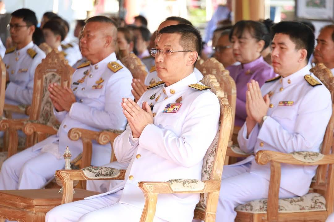 พช.มหาสารคาม : ร่วมพิธีทำบุญตักบาตร ถวายเป็นพระราชกุศลแด่ สมเด็จพระนางเจ้าฯ พระบรมราชินี เนื่องในโอกาสวันเฉลิมพระชนมพรรษา 3 มิถุนายน พ.ศ. 2568