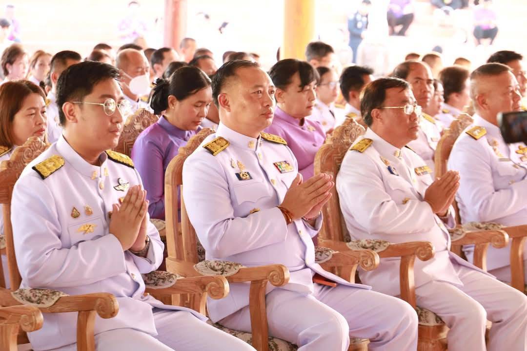 พช.มหาสารคาม : ร่วมพิธีทำบุญตักบาตร ถวายเป็นพระราชกุศลแด่ สมเด็จพระนางเจ้าฯ พระบรมราชินี เนื่องในโอกาสวันเฉลิมพระชนมพรรษา 3 มิถุนายน พ.ศ. 2568