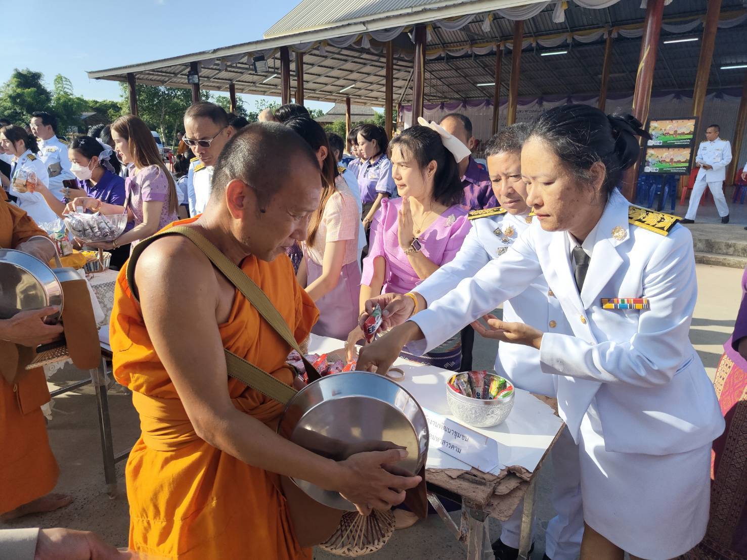 พช.มหาสารคาม : ร่วมพิธีทำบุญตักบาตร ถวายเป็นพระราชกุศลแด่ สมเด็จพระนางเจ้าฯ พระบรมราชินี เนื่องในโอกาสวันเฉลิมพระชนมพรรษา 3 มิถุนายน พ.ศ. 2568