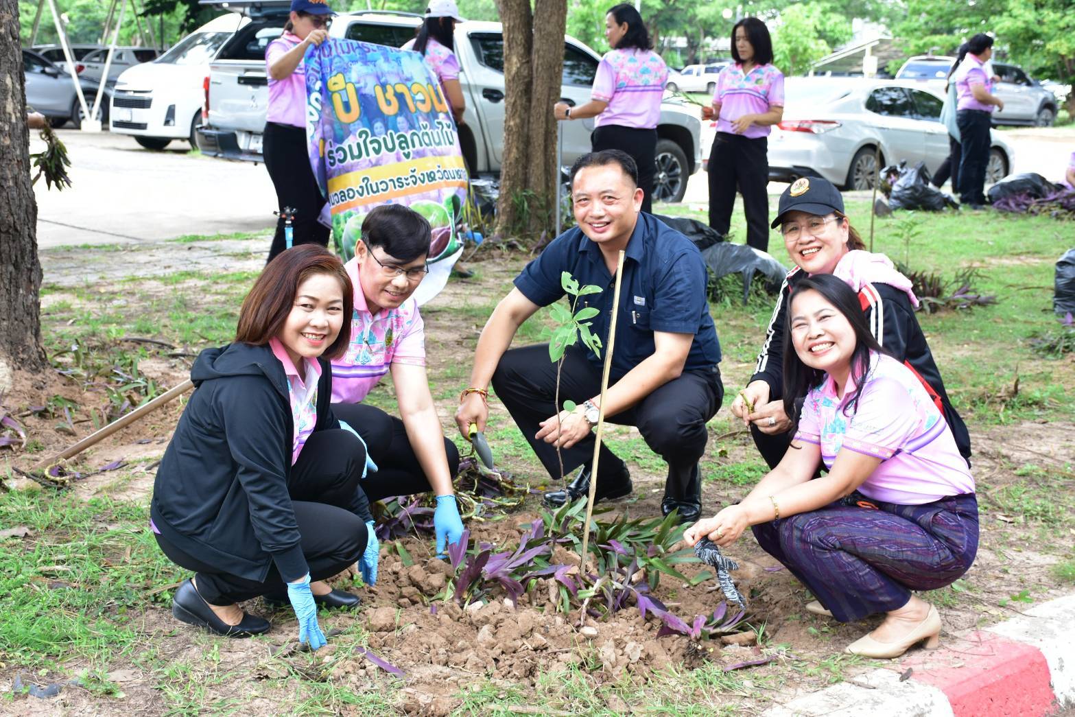 พช.มหาสารคาม : ร่วมกิจกรรมปลูกพืชคลุมดิน ตามโครงการ 160ปี ชาวมหาสารคามร่วมใจปลูกต้นไม้ 160,000 ต้น เพื่อเฉลิมฉลองในวาระจังหวัดมหาสารคามก่อตั้งครบรอบ 160 ปี