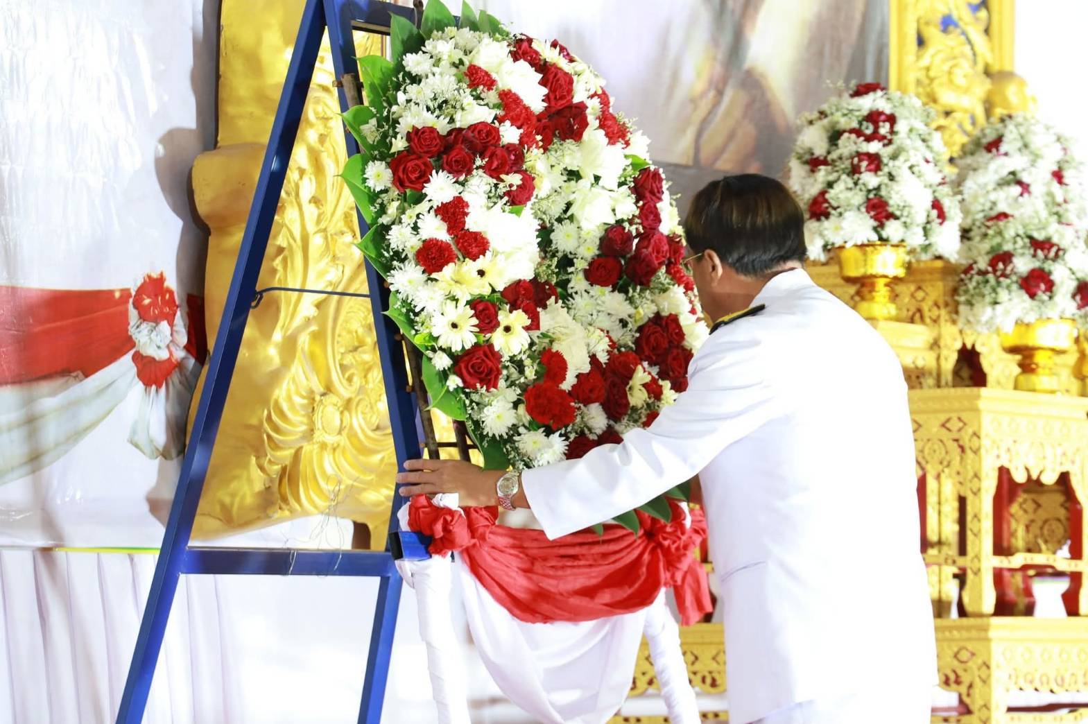 พช.มหาสารคาม : ร่วมพิธีวันที่ระลึกคล้ายวันสวรรคตพระบาทสมเด็จพระปรเมนทรมหาอานันทมหิดลพระอัฐมรามาธิบดินทร