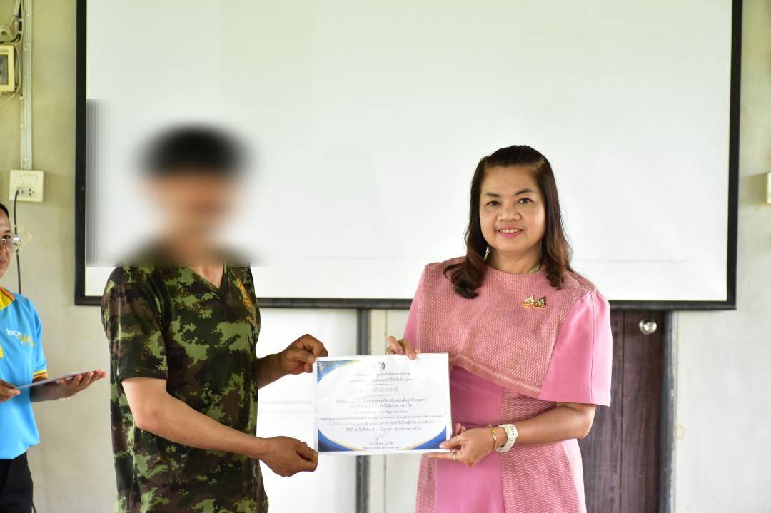 พช.มหาสารคาม : มอบเกียรติบัตรแก่เยาวชนกลุ่มเสี่ยงและผู้ผ่านการบำบัดยาเสพติดที่สำเร็จการอบรมส่งเสริมสัมมาชีพ สร้างโอกาสใหม่ในการดำเนินชีวิตอย่างมั่นคง