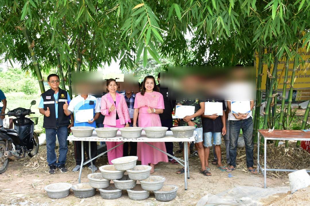 พช.มหาสารคาม : มอบเกียรติบัตรแก่เยาวชนกลุ่มเสี่ยงและผู้ผ่านการบำบัดยาเสพติดที่สำเร็จการอบรมส่งเสริมสัมมาชีพ สร้างโอกาสใหม่ในการดำเนินชีวิตอย่างมั่นคง