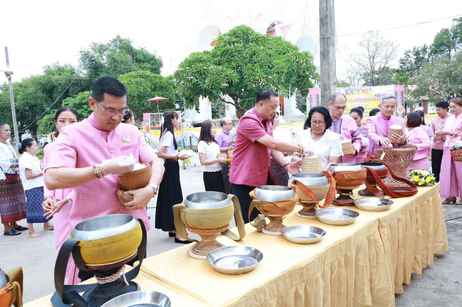 พช.มหาสารคาม : สืบสานประเพณีบุญซำฮะ (บุญเดือน 7) ร่วมทำบุญตักบาตร เฮ็ดบุญซำฮะบ้าน อธิฐานซำฮะเมือง เนื่องในวาระ 160 ปี จังหวัดมหาสารคาม
