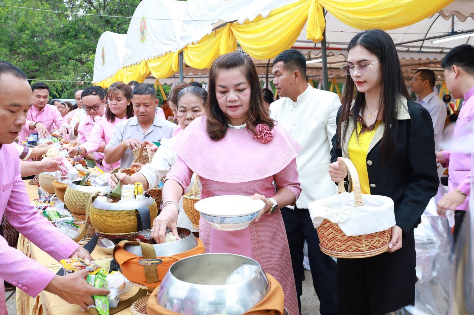 พช.มหาสารคาม : สืบสานประเพณีบุญซำฮะ (บุญเดือน 7) ร่วมทำบุญตักบาตร เฮ็ดบุญซำฮะบ้าน อธิฐานซำฮะเมือง เนื่องในวาระ 160 ปี จังหวัดมหาสารคาม