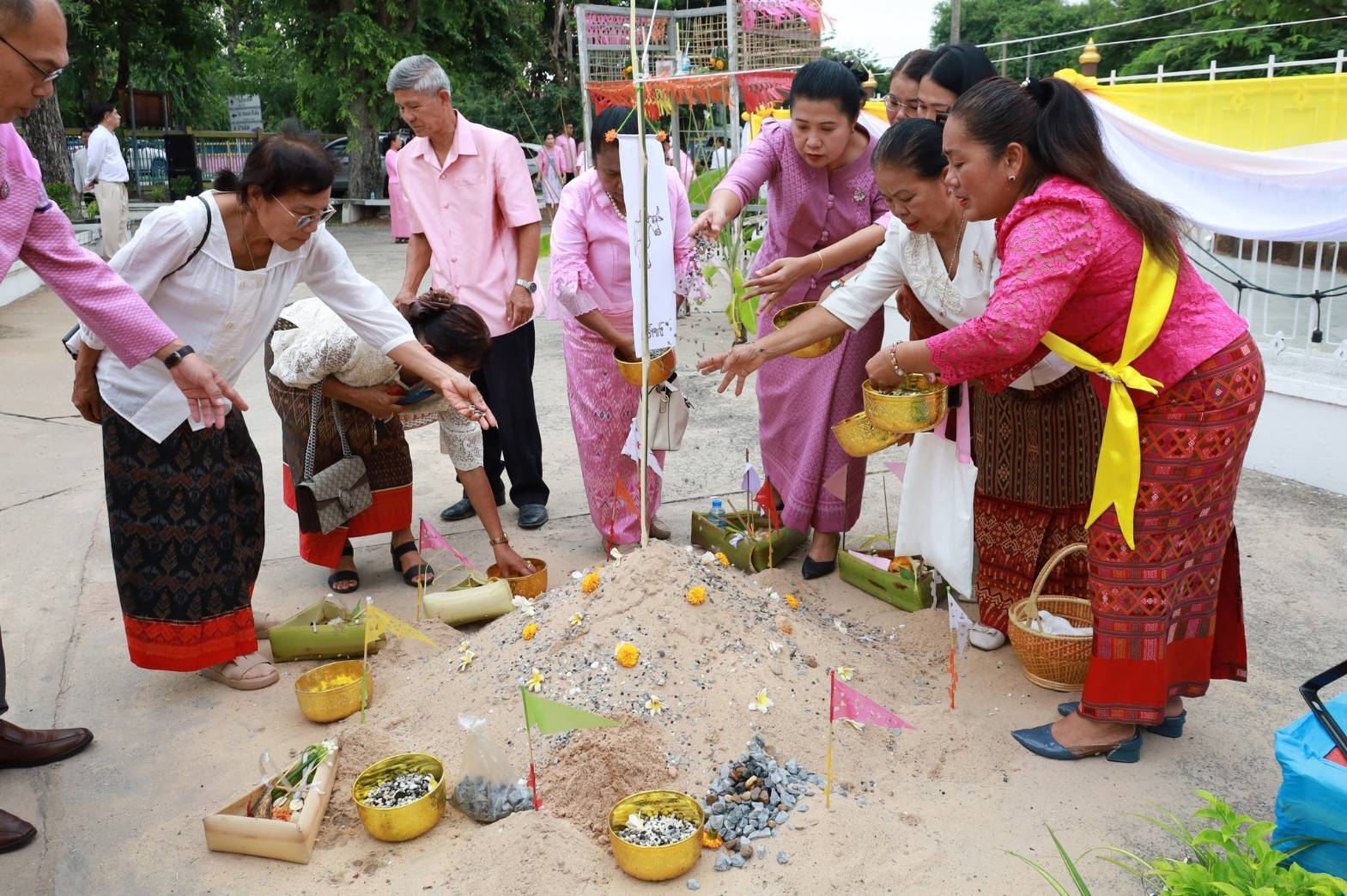 พช.มหาสารคาม : สืบสานประเพณีบุญซำฮะ (บุญเดือน 7) ร่วมทำบุญตักบาตร เฮ็ดบุญซำฮะบ้าน อธิฐานซำฮะเมือง เนื่องในวาระ 160 ปี จังหวัดมหาสารคาม