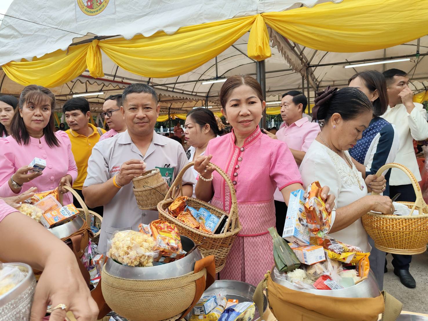 พช.มหาสารคาม : สืบสานประเพณีบุญซำฮะ (บุญเดือน 7) ร่วมทำบุญตักบาตร เฮ็ดบุญซำฮะบ้าน อธิฐานซำฮะเมือง เนื่องในวาระ 160 ปี จังหวัดมหาสารคาม