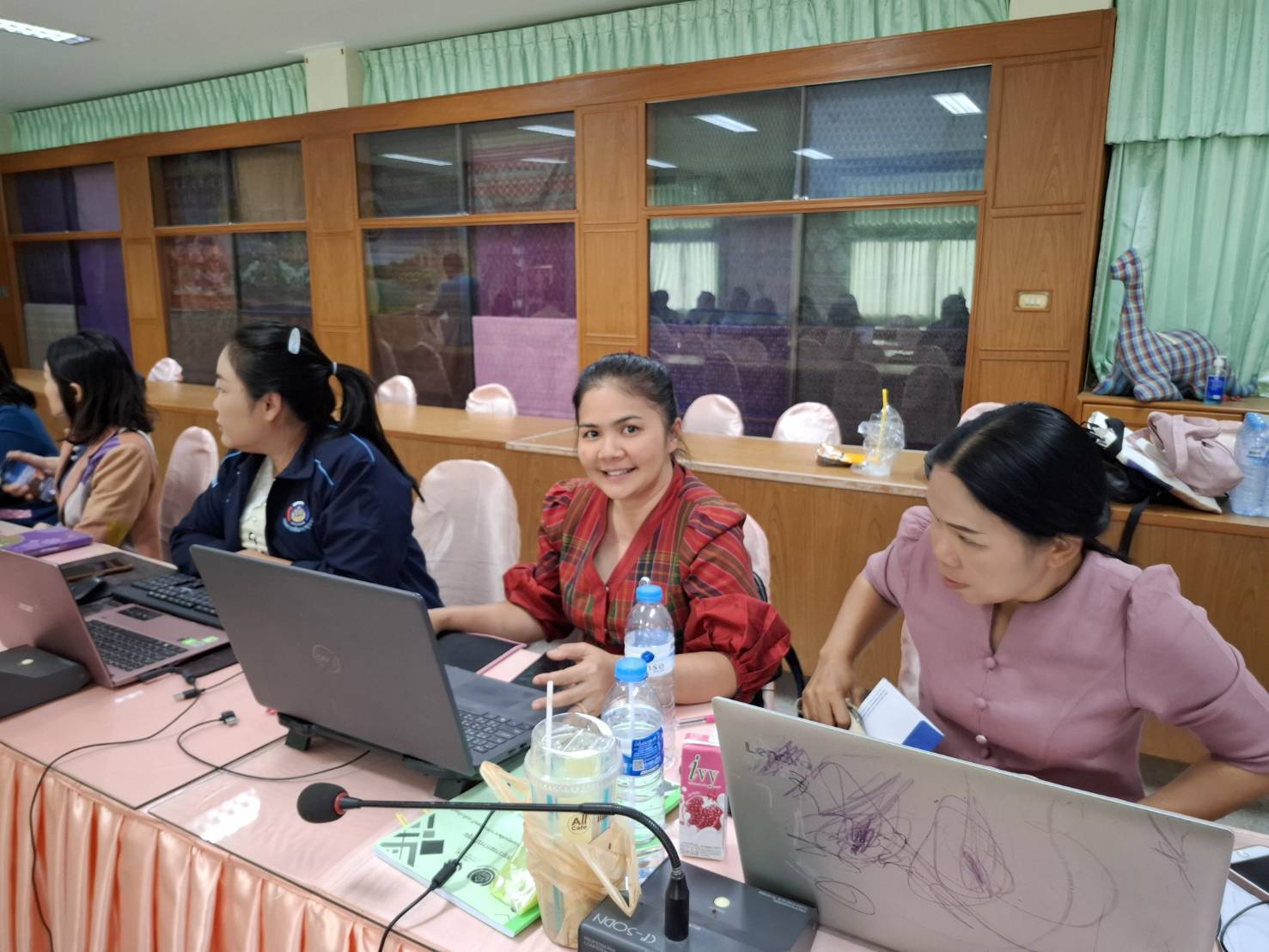 พช.มหาสารคาม ส่งเสริมการสร้างภาพลักษณ์องค์กร : ติวเข้มผลิตสื่อประชาสัมพันธ์ ทั้งในระดับกลุ่มงาน และระดับอำเภอ