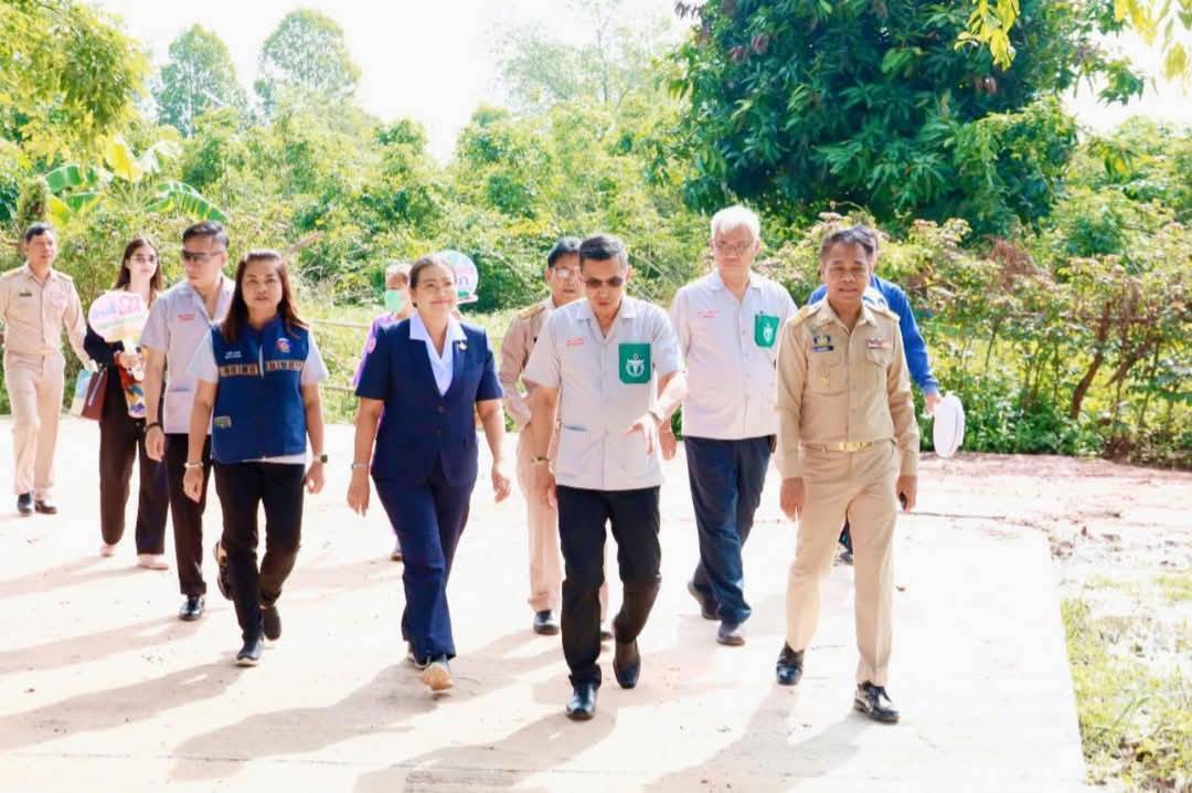 พช.มหาสารคาม : ร่วมกิจกรรมโครงการปกป้องและเชิดชูสถาบันพระมหากษัตริย์ และหน่วยบำบัดทุกข์ บำรุงสุข สร้างรอยยิ้มให้ประชาชน (จังหวัดเคลื่อนที่) อำเภอโกสุมพิสัย