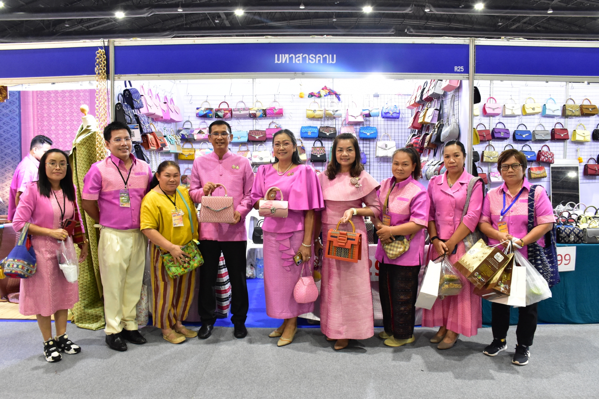 จังหวัดมหาสารคาม : นำกลุ่มผู้ผลิต ผู้ประกอบการ OTOP ร่วมงาน OTOP MIDYEAR 2025