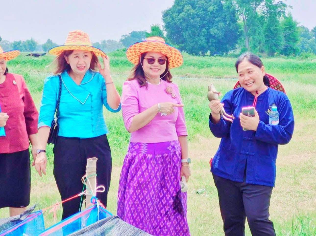 พช.มหาสารคาม : เดินหน้าคัดเลือกคนกองทุนพัฒนาบทบาทสตรีดีเด่นระดับจังหวัด ตามโครงการเชิดชูเกียรติคนกองทุนพัฒนาบทบาทสตรี ประจำปี 2568 วันที่ 2