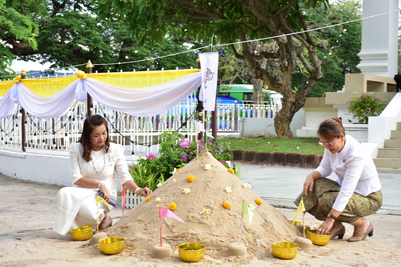 พช.มหาสารคาม : ร่วมพิธีเจริญพระพุทธมนต์ เสริมสร้างความเป็นสิริมงคล ในงานประเพณีบุญชำฮะ (บุญเดือน 7) เนื่องในวาระ 160 ปี จังหวัดมหาสารคาม