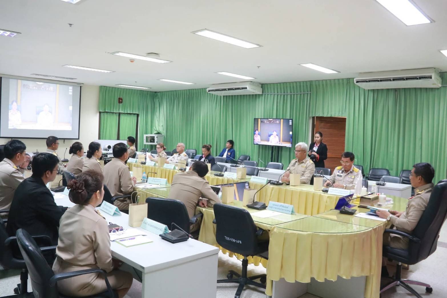 พช.มหาสารคาม ร่วมประชุมรับมอบนโยบายรัฐบาลและภารกิจสำคัญของกระทรวงมหาดไทย จาก รองนายกรัฐมนตรีและรัฐมนตรีว่าการกระทรวงมหาดไทย