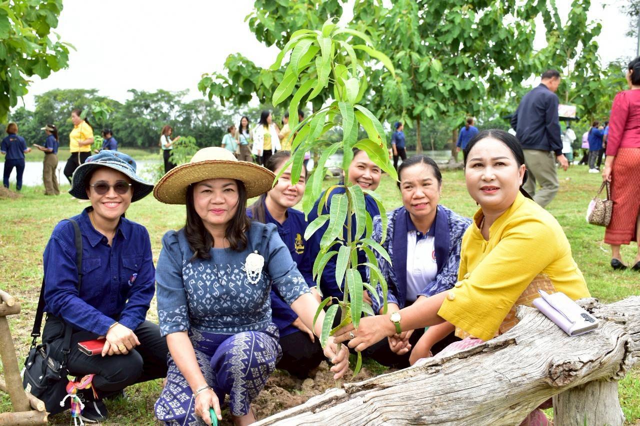 จังหวัดมหาสารคามจัดโครงการ “เส้นทางนี้มีผล ผู้คนรักกัน ปันสุข” ขยายผลปลูกผักสวนครัว สร้างความมั่นคงทางอาหาร