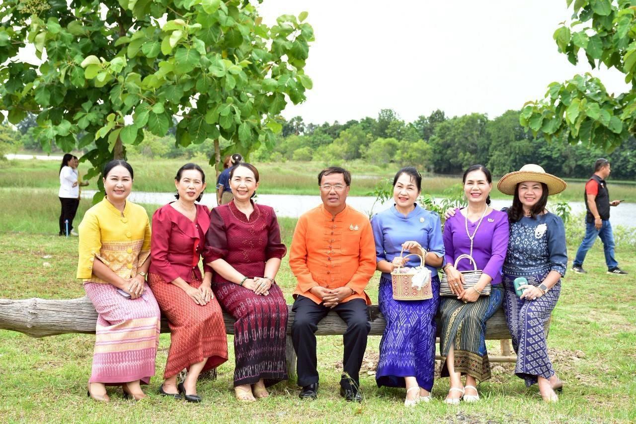 จังหวัดมหาสารคามจัดโครงการ “เส้นทางนี้มีผล ผู้คนรักกัน ปันสุข” ขยายผลปลูกผักสวนครัว สร้างความมั่นคงทางอาหาร