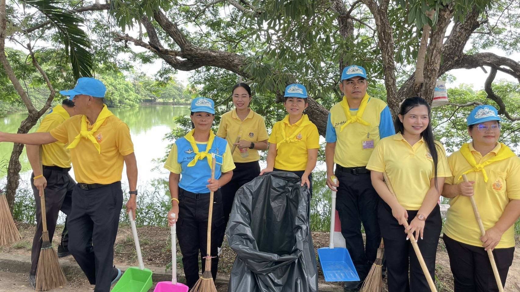 พช.มหาสารคาม ร่วมทำกิจกรรมจิตอาสาพัฒนาทำความสะอาดปรับปรุงภูมิทัศน์ เนื่องในวันคล้ายวันสวรรคต สมเด็จพระนารายณ์มหาราช เพื่อแสดงความจงรักภักดีและน้อมรำลึกถึงพระมหากรุณาธิคุณที่มีต่อปวงชนชาวไทย