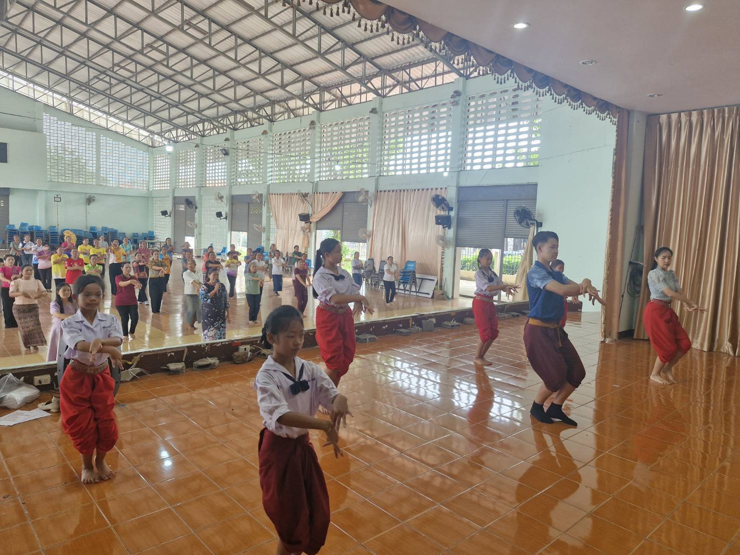 จังหวัดมหาสารคาม ร่วมแรงร่วมใจ ฝึกซ้อมฟ้อนรำฉลอง 160 ปี มหาสารคาม