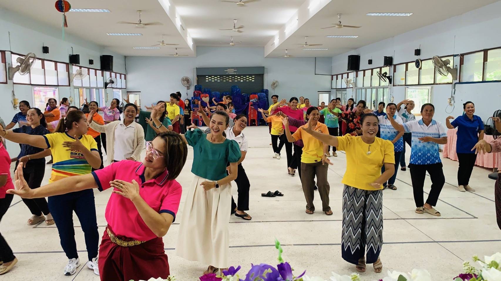 พัฒนาการจังหวัดมหาสารคาม ลงพื้นที่ให้กำลังใจการซ้อมรำเฉลิมฉลอง 160 ปี จังหวัดมหาสารคาม